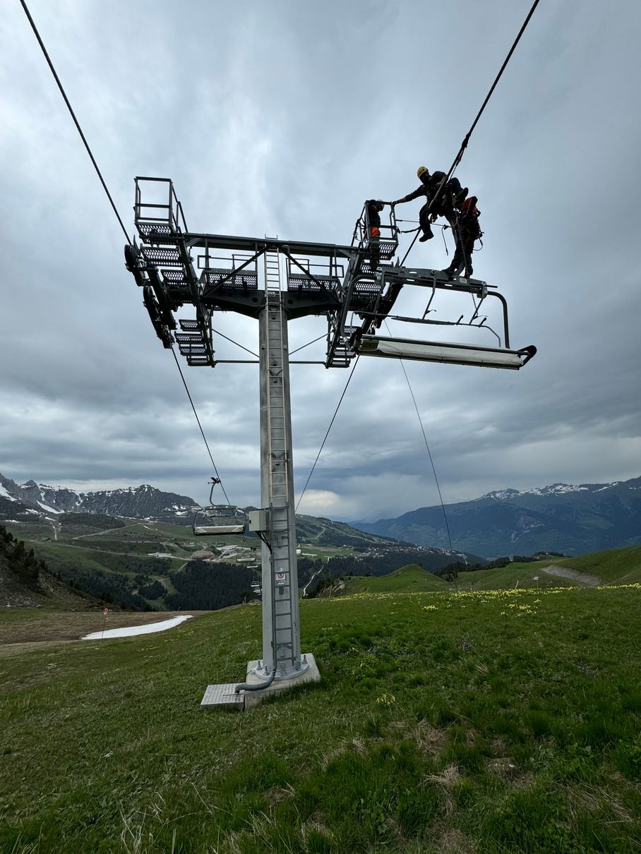 Maintenance d'un pylône de télésiège